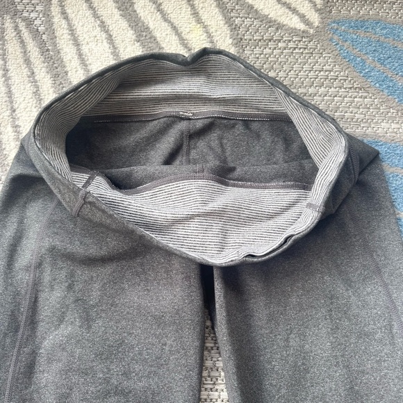 Lululemon Women’s Gray Gather & Crow Slit Hem Crop Capri Pants Size 8 Inseam 20” - Picture 3 of 7